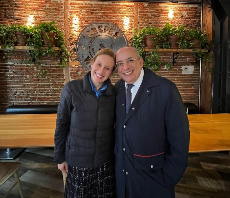 UNAD y Crepes & Waffles sellan alianza para impulsar proyectos académicos, sociales y empresariales en España