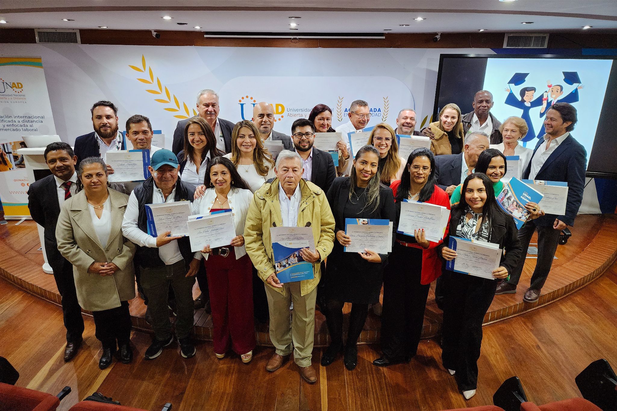 La UNAD gradúa a la primera cohorte del programa Líderes Sociales Transformadores