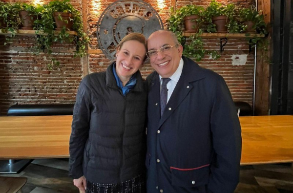 UNAD y Crepes & Waffles sellan alianza para impulsar proyectos académicos, sociales y empresariales en España